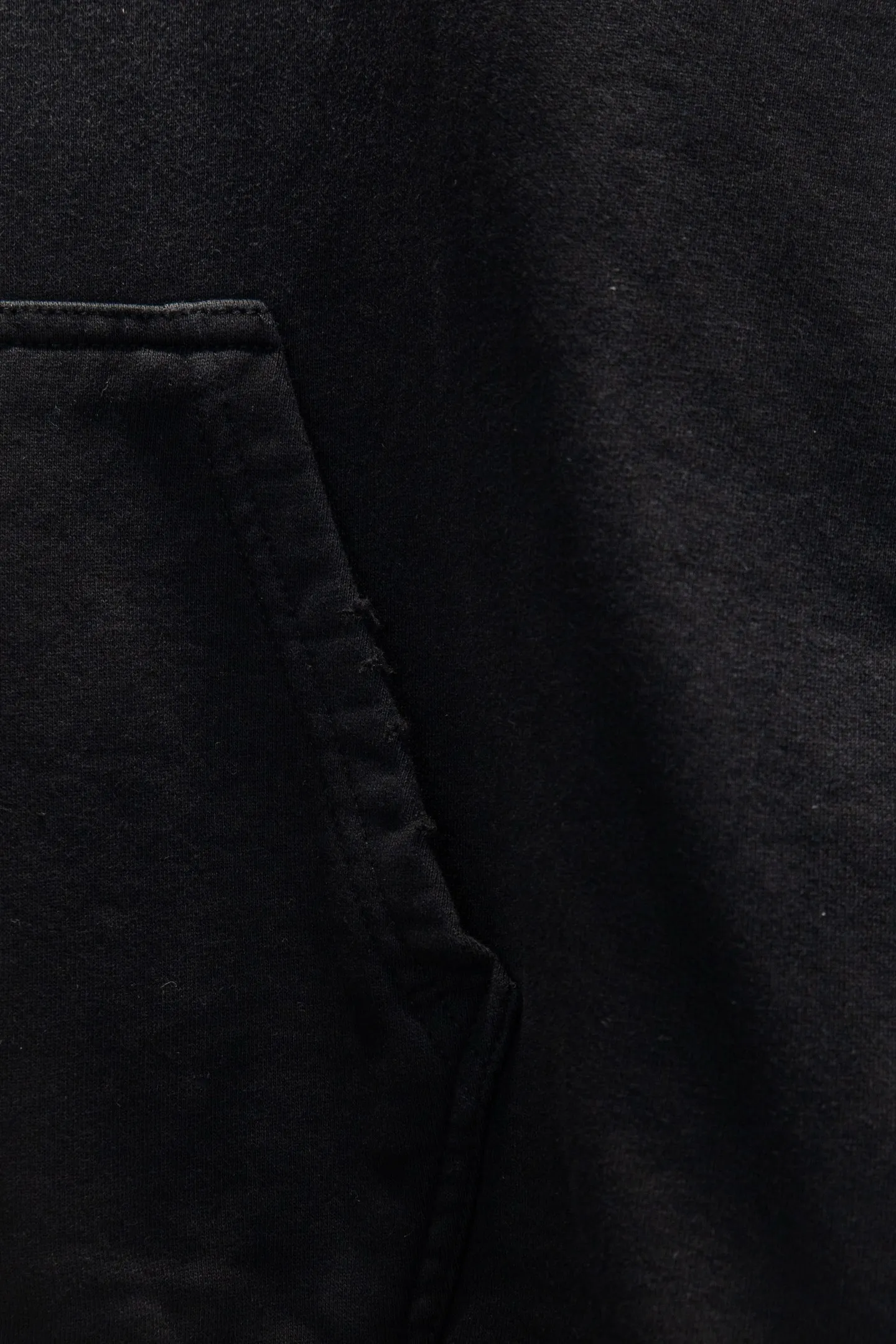 P340 🆕Chrome Hearts distressed new embroidered hooded sweatshirt. The os version is really charming. The Chrome family is really unique. Every new season has the best version. It is very practical and can be worn casually. Nice✔️ - ⚠️100% cotton. Made of custom-dyed terry cotton sweatshirt surface, 420g double-ply double yarn, comfortable to the touch. Made from imported knitting needle carded cotton, the thickness is moderate, drapey and contoured, making the upper body comfortable! ! It is very tolerant to fat body types and can instantly lose five pounds after wearing it!  Front panel #Back panel embroidery elements# The English letters are arranged artistically. Imported Tajima high-density heavy-duty embroidery technology makes the font three-dimensional and full. The body is treated with old sandblasting hole elements, which greatly increases the interest of the clothing; unique visual effects.  Hem Loose closing Double-layer fabric Good closing effect Exquisite hemming Color: Sandblasted black Size: S-M-L-XL